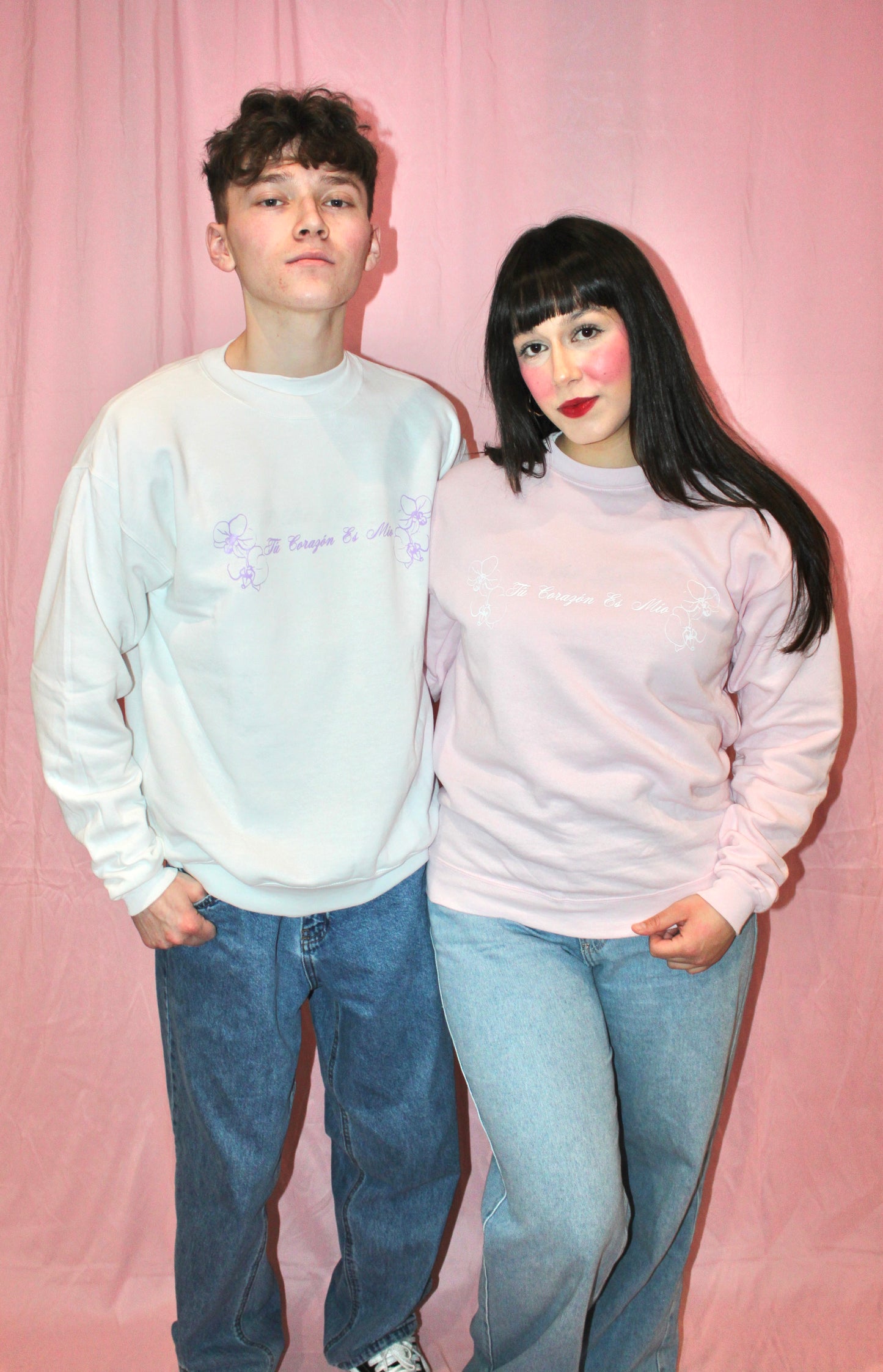 Tú Corazón Es Mío Crewneck