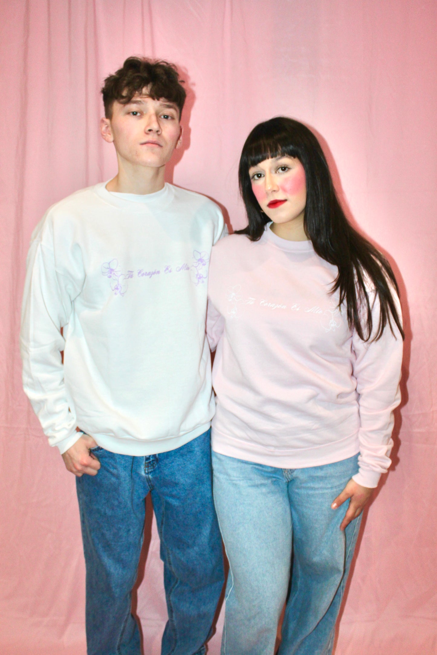 Tú Corazón Es Mío Crewneck