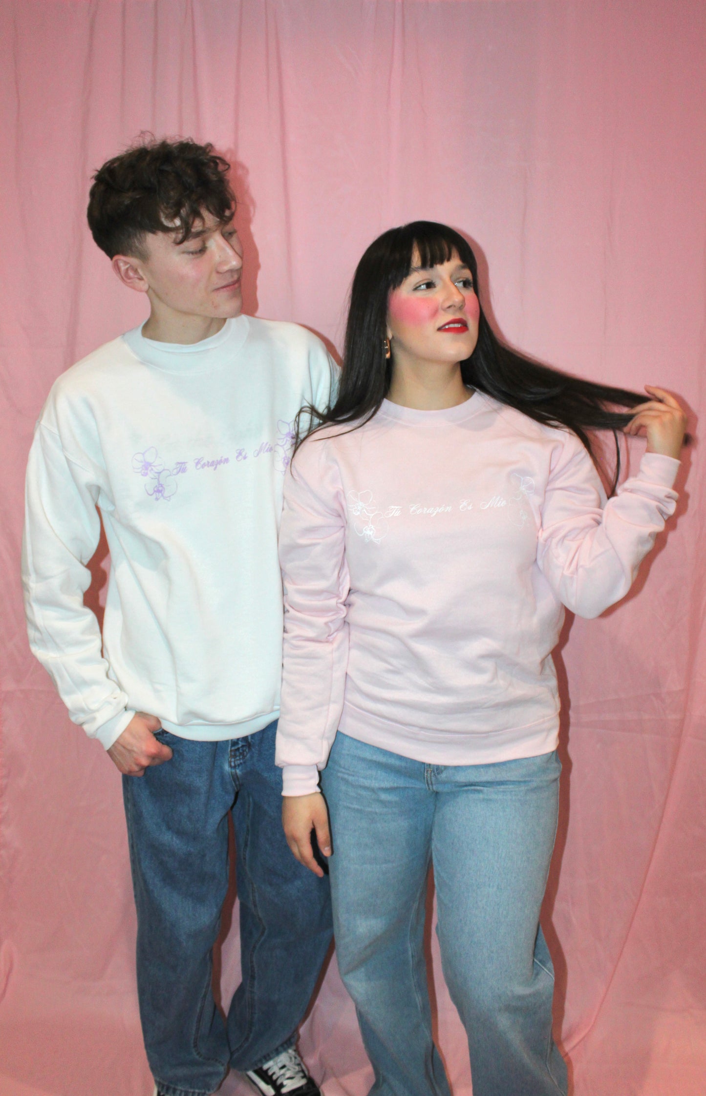 Tú Corazón Es Mío Crewneck